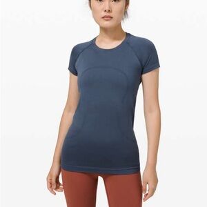 Lululemon athletic top! Swiftly tech short sleeve crew